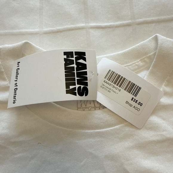 Kaws Family t-shirt from Art Gallery of Ontario, tags on, never worn - Picture 4 of 4